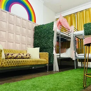 Apartamento Seafront Party For Hens, Stags & Groups